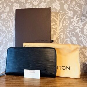Louis Vuitton Zippy Organizer Black Epi Leather Silver HDW NIB w Dustbag & COA